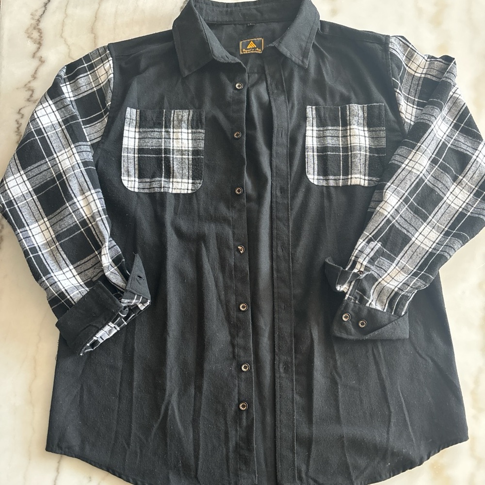 Black and White Plaid Sleeves Black Button Up Designed In Italy Size L Men’s